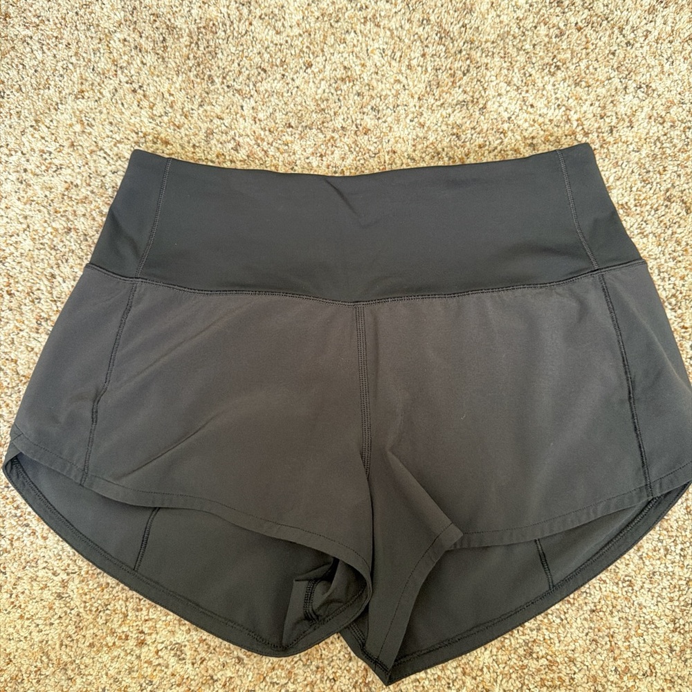Lululemon Speed Up wide low rise 2.5 short